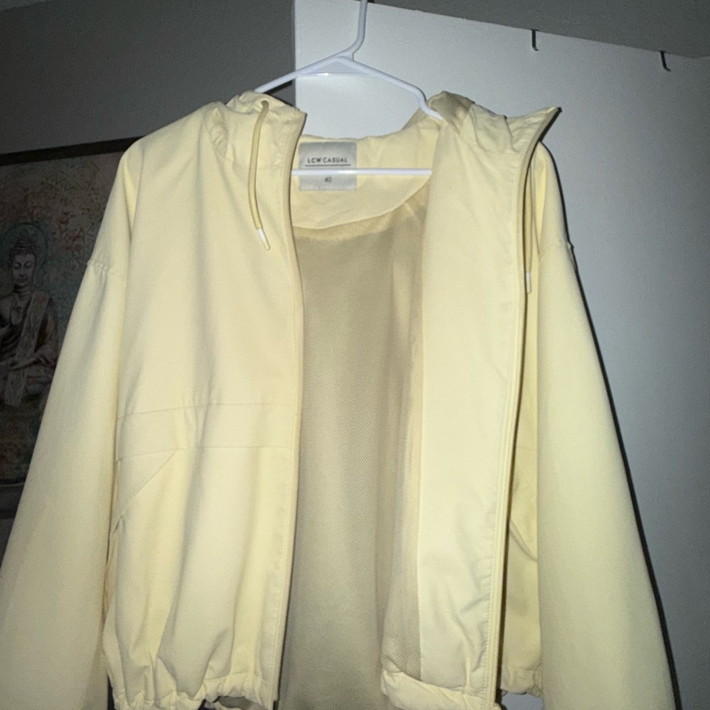 LCW Casual Women’s Lightweight Windbreaker Jacket -- Pastel Yellow - Picture 4 of 5